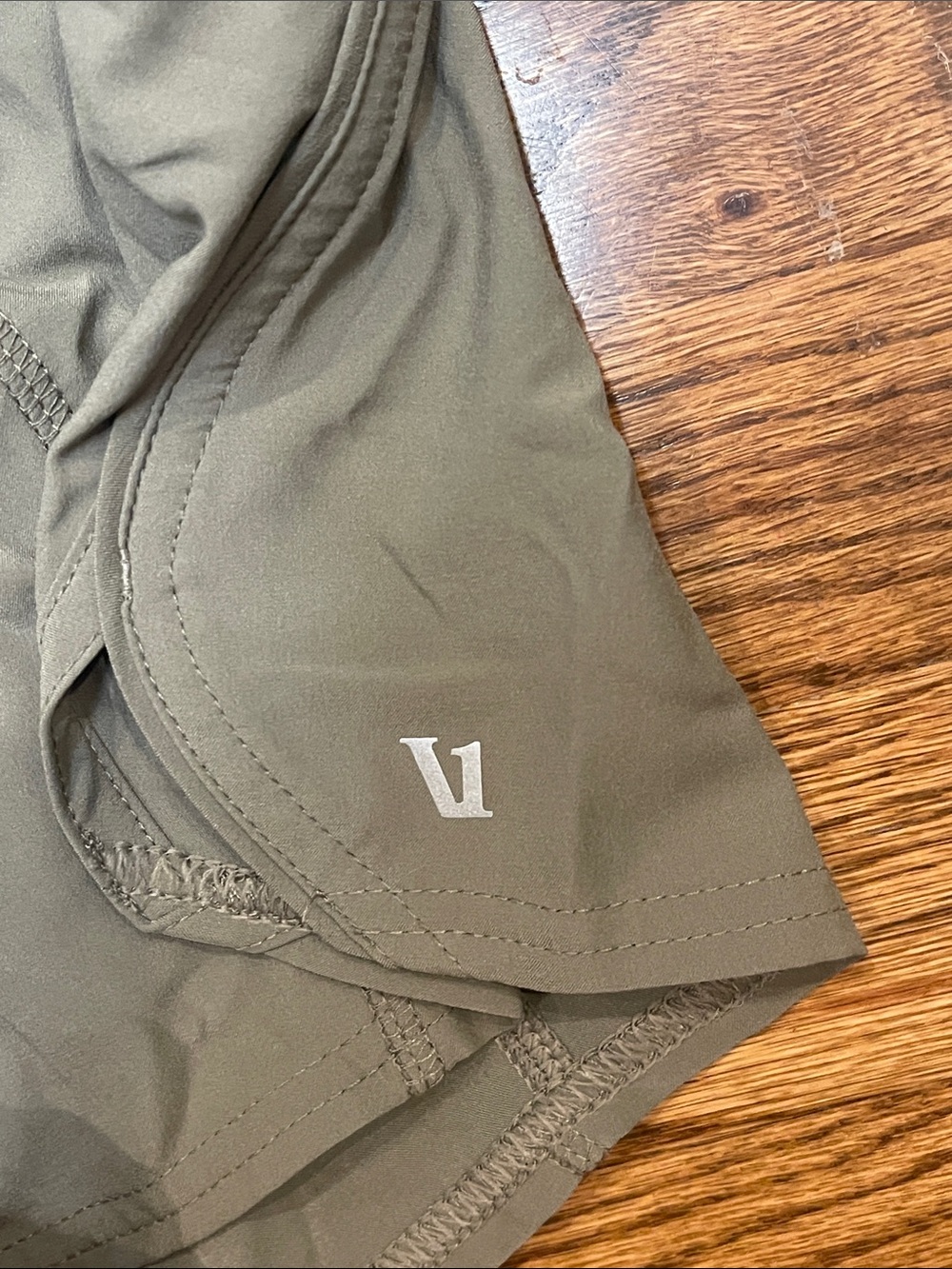 Vuori Women's Clementine 2.0 Shorts in Olive gray Sz M - Picture 13 of 13